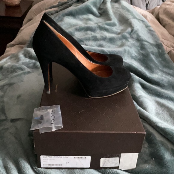 Black Suede Gucci Pumps GUC with box/spare lifts - Picture 4 of 9